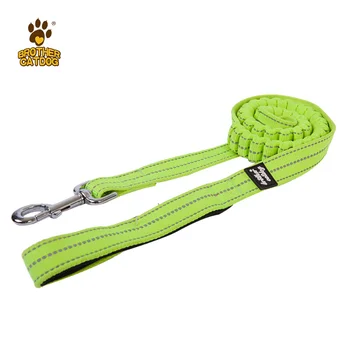Liela un vidēja lieluma suņu vilces atstarojošs virves pet suns, liels suns, ādas jostas regulējams pavadu pad virves, ar lielu