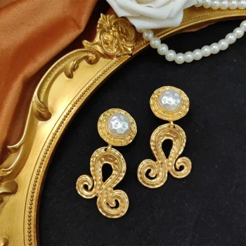 Retro pils auss klipsis gaismas luksusa augstas kvalitātes dizaina zelta ģeometriskā auskari dobi smagā rūpniecība inkrustēts pērļu auskari